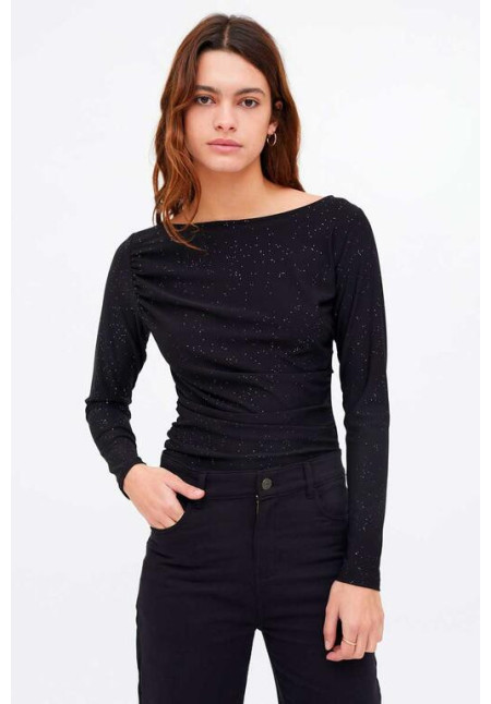 Camiseta Cuello Barco Negro