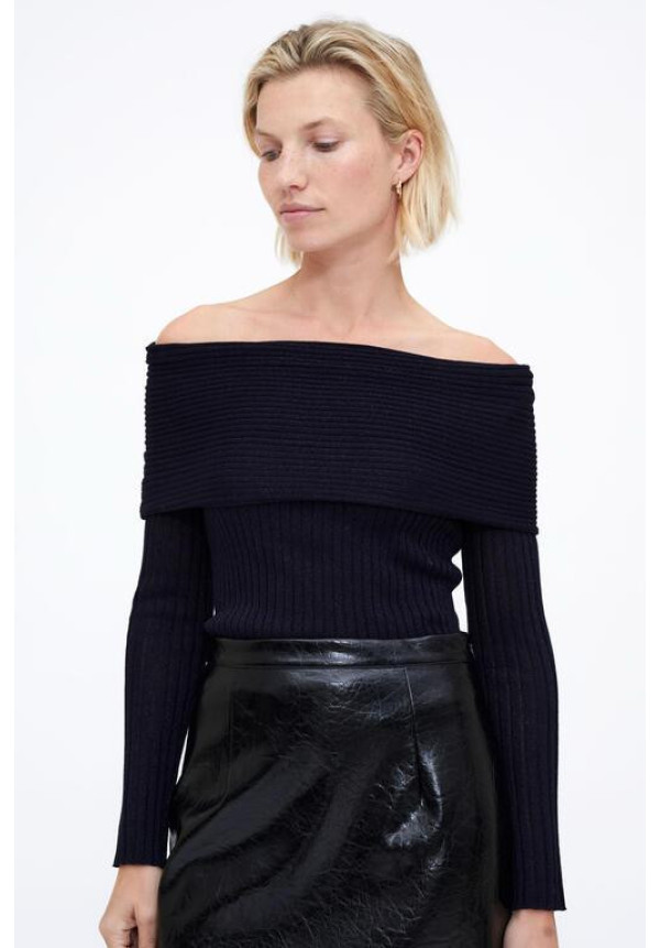 Top punto canalé con cuello barco 