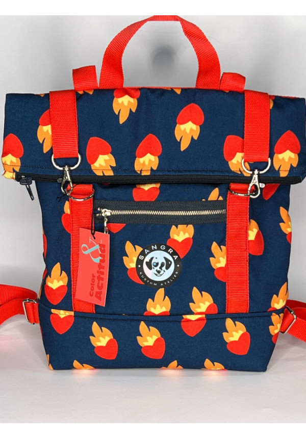 Mochila Sangra Corazón en Llamas
