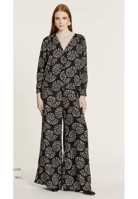 Camisa caracolas cuello pico