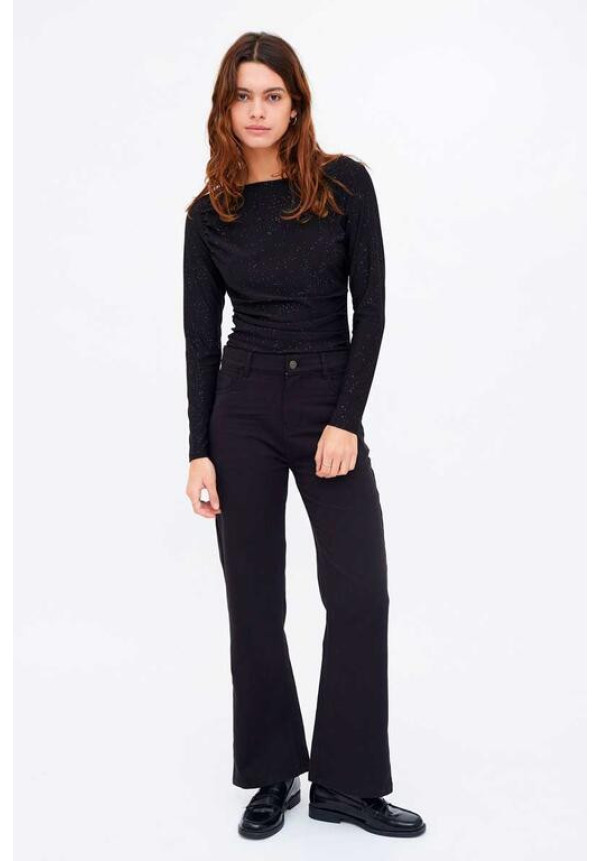 Camiseta Cuello Barco Negro