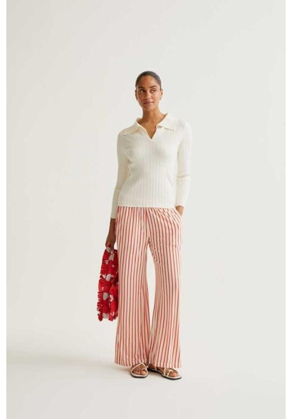 Pantalón con estampado de rayas rojas