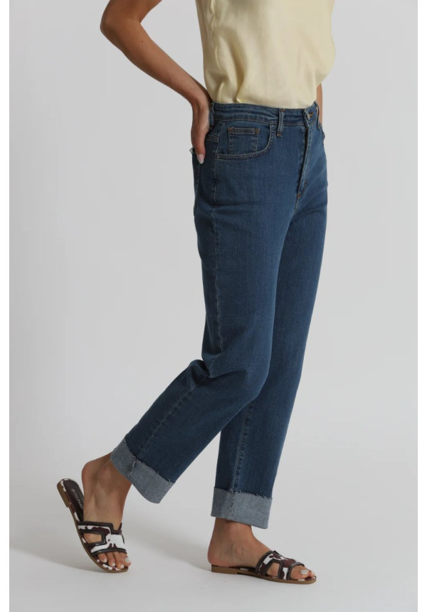 Pantalón vaquero recto con puños