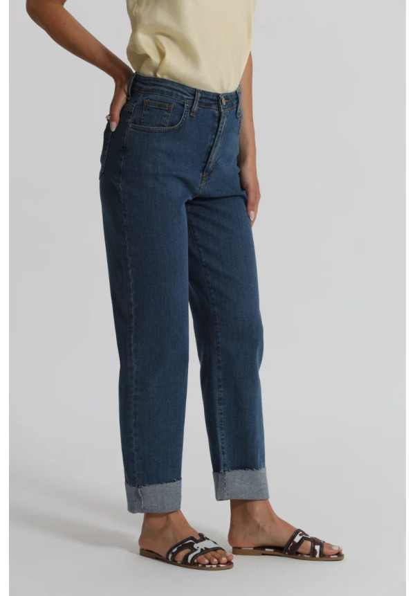 Pantalón vaquero recto con puños