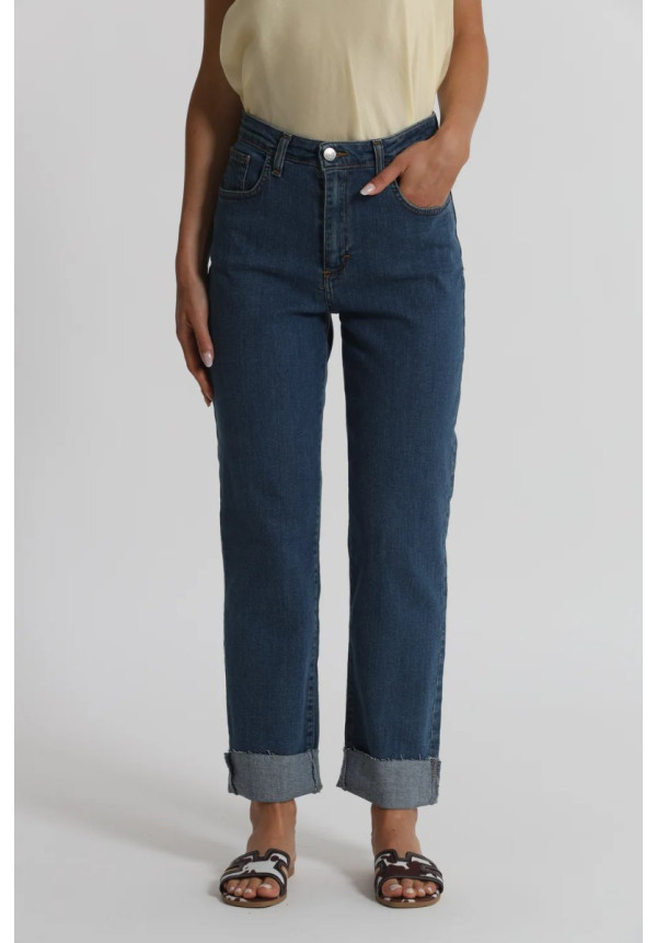 Pantalón vaquero recto con puños