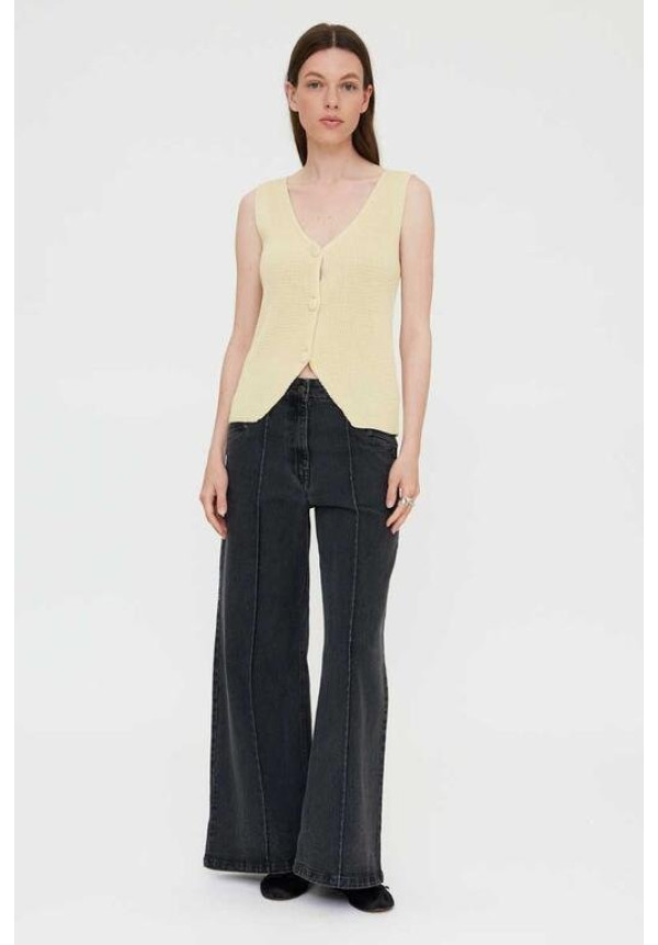 Top punto con botones amarillo