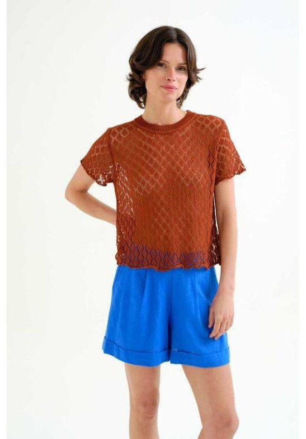 Top punto calado marrón  con rombos