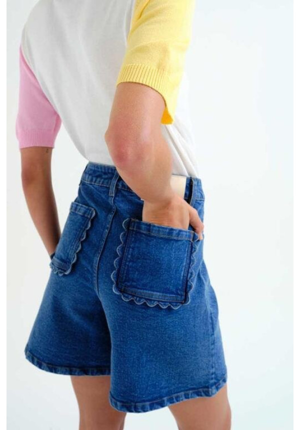 Shorts vaquero azul con detalle de ondas