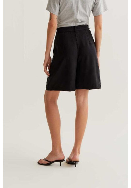 Short tiro alto negro