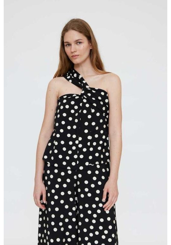 Top asimétrico con estampado de puntos negro y blanco