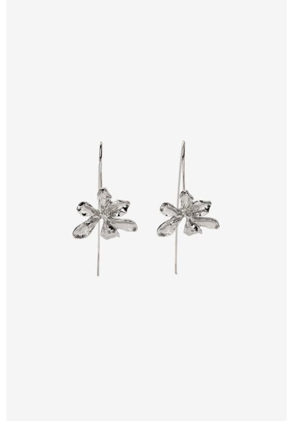 Pendiente flor plateada