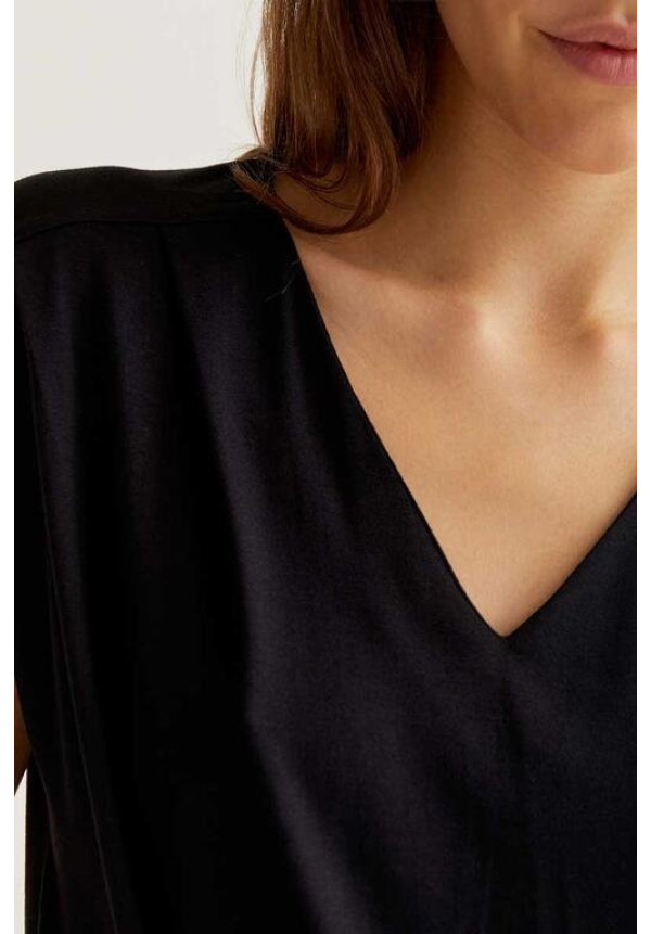 Camiseta negra manga sisa