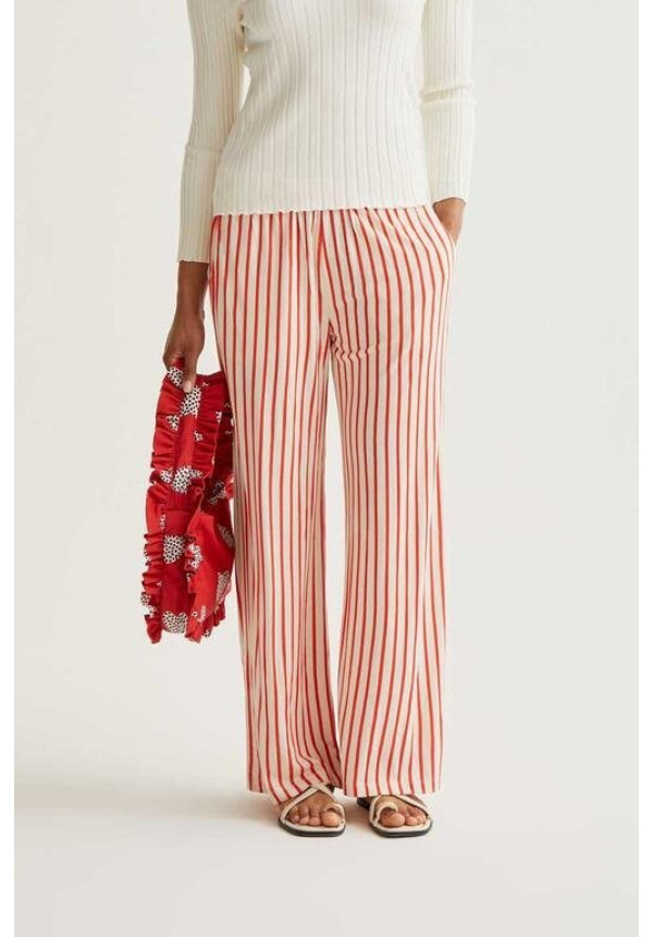 Pantalón con estampado de rayas rojas