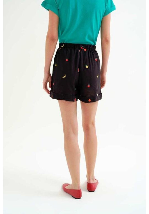 Shorts 100% algodón negro con bordado de Ensalada de frutas