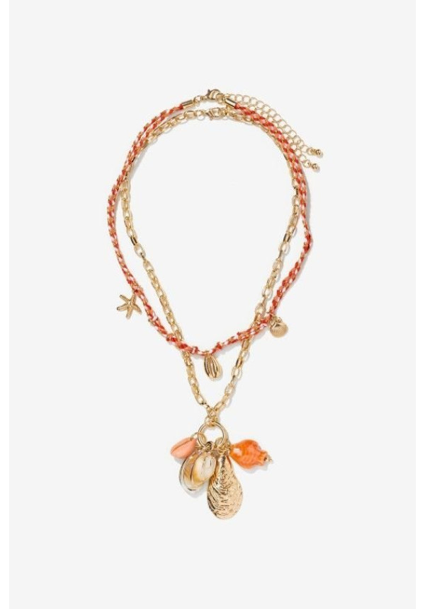 Collar dorado con conchas