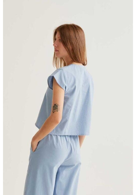 Camisa con detalles de margaritas