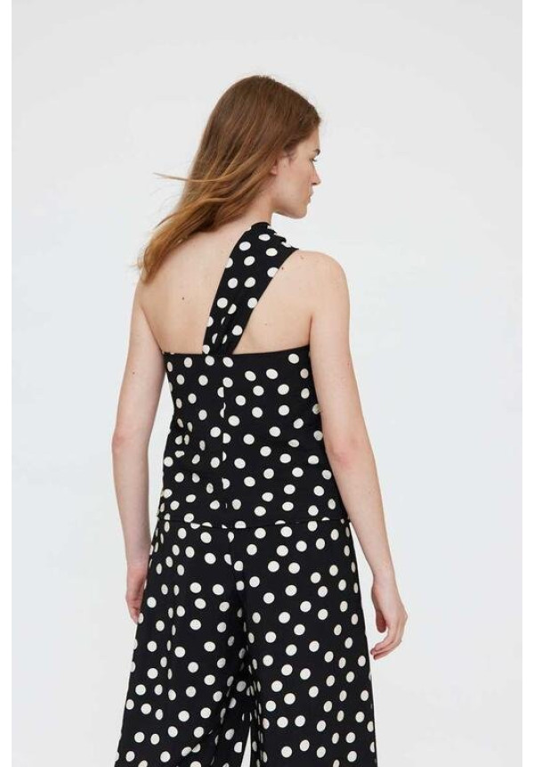 Top asimétrico con estampado de puntos negro y blanco