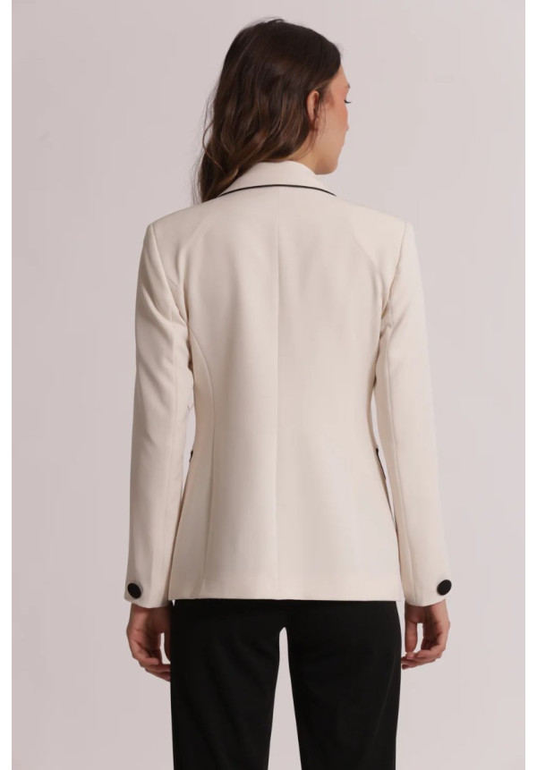 Americana con borde contrastes 