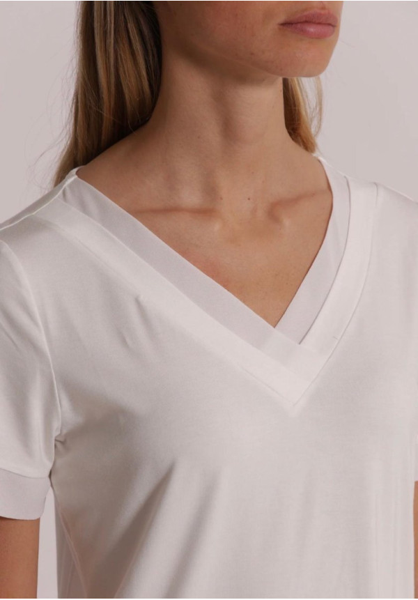 Camiseta escote pico doble